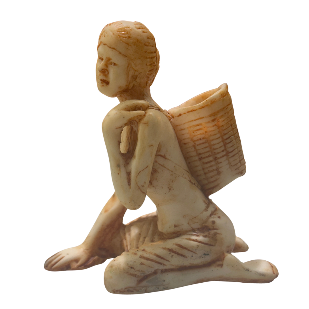 🍃 Handmade Polystone Tea Plucker Figurine – Traditional Tea Picker Statue